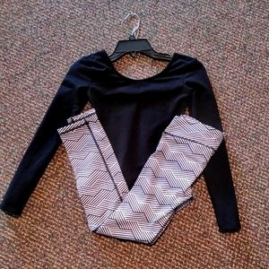 Keep warm in this leo & legging set